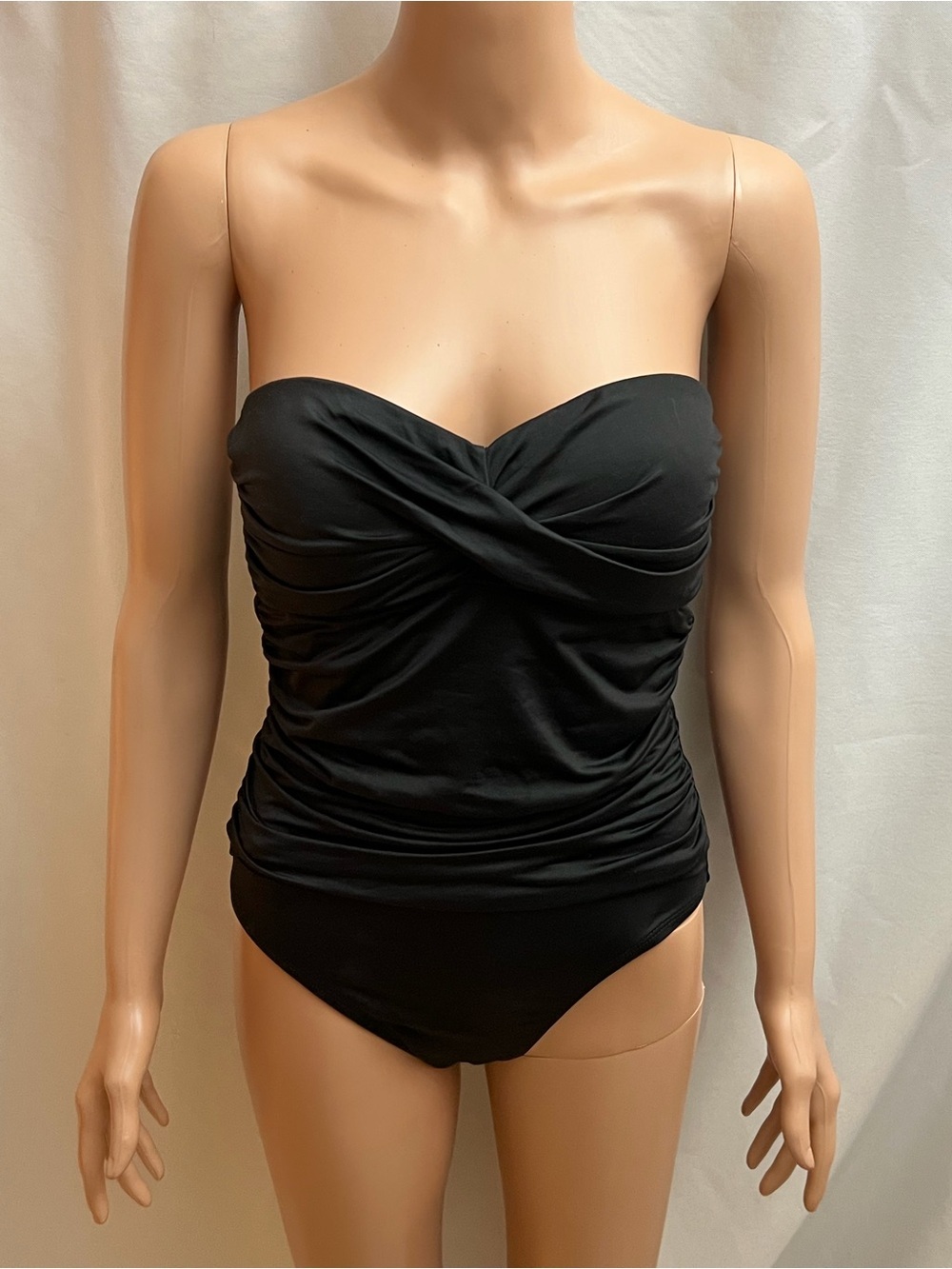 Lark & Ro Black Strapless One Piece Swimsuit Ruched Twist Front Tummy Control M